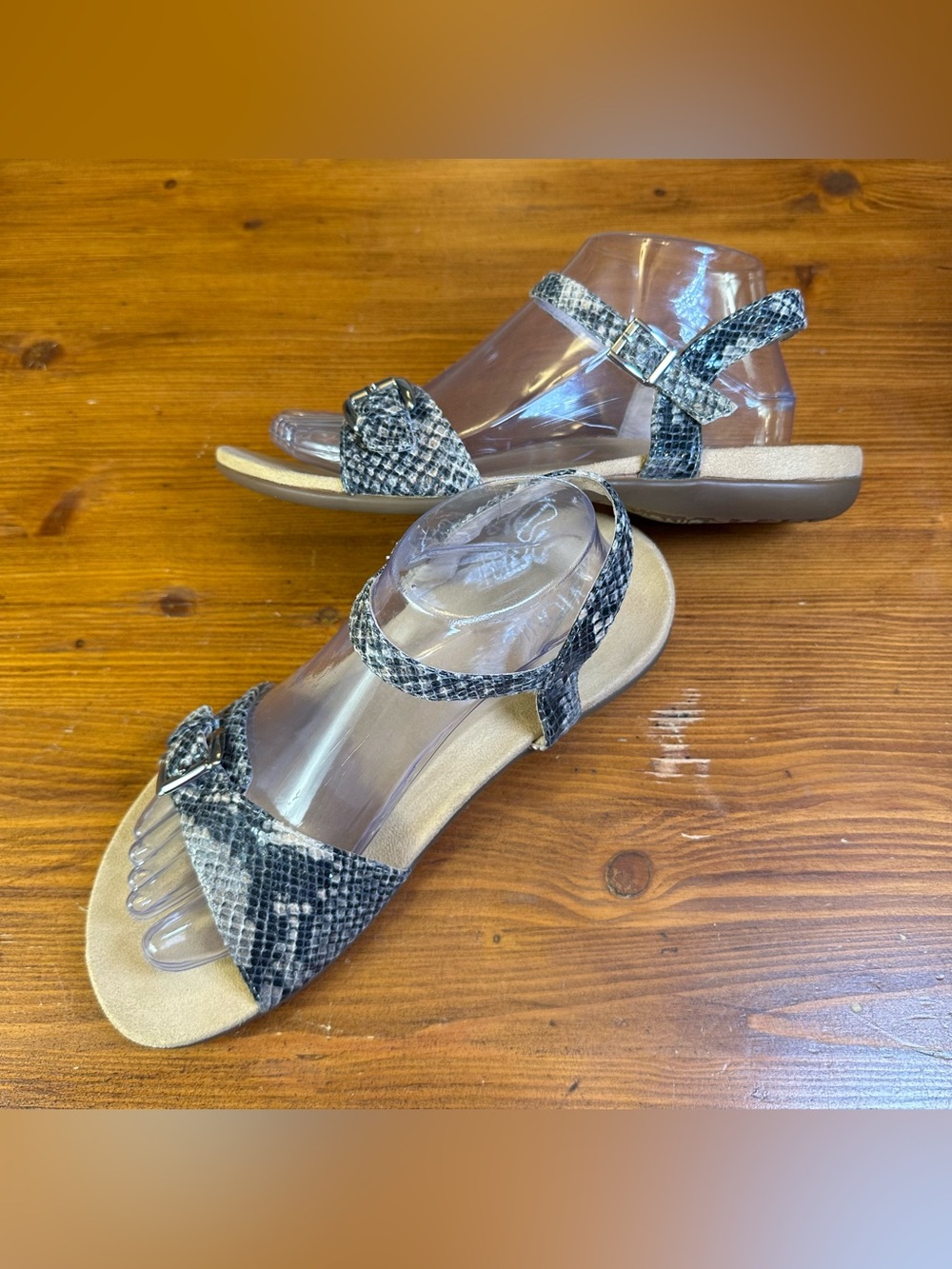 Vionic Alita Snakeskin Buckle Slingback Orthotic Sandals Women’s Size 9 Wide